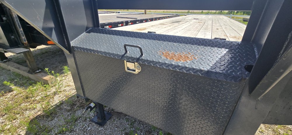 102"x40' East Texas Gooseneck Flatbed
