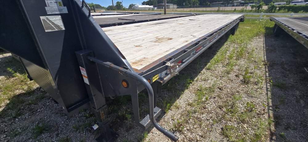 102"x40' East Texas Gooseneck Flatbed