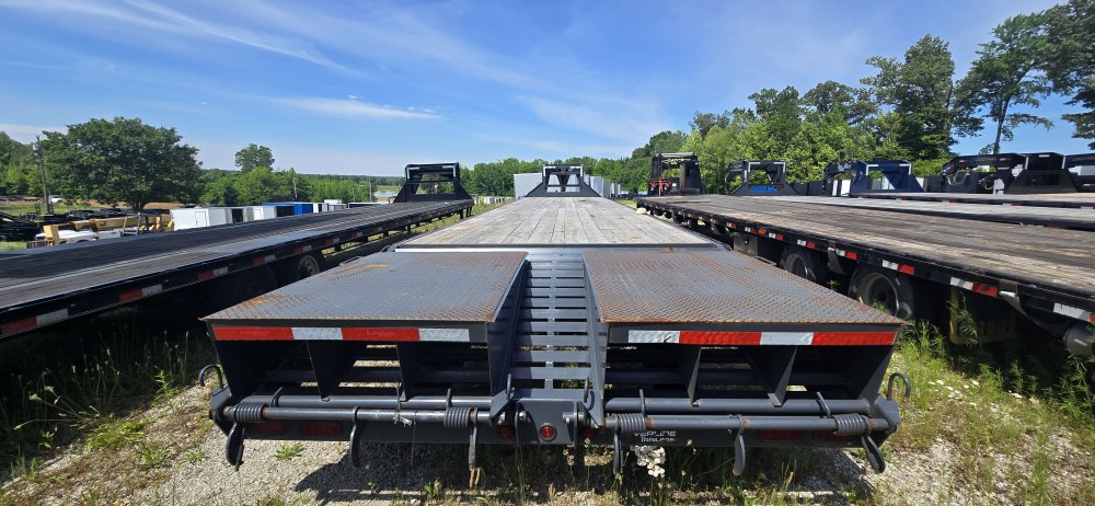 102"x40' East Texas Gooseneck Flatbed