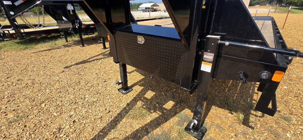 102"x32' Load Trail Gooseneck Flatbed