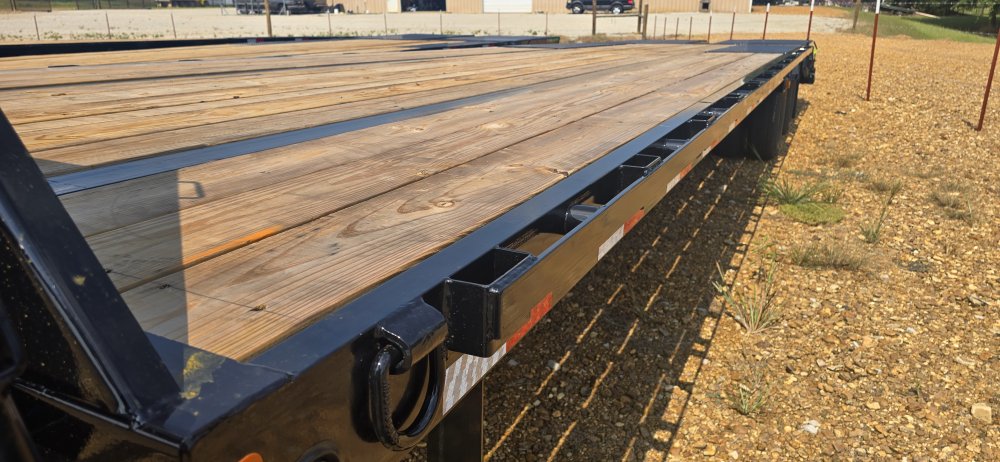 102"x32' Load Trail Gooseneck Flatbed