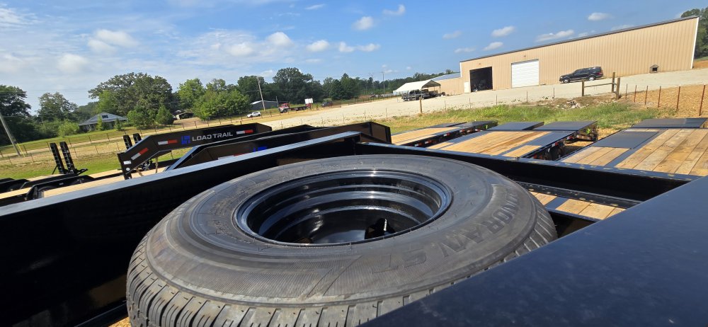 102"x32' Load Trail Gooseneck Flatbed