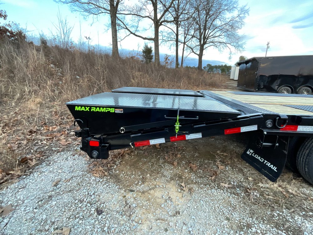 102"x32' Load Trail LLC Gooseneck Flatbed