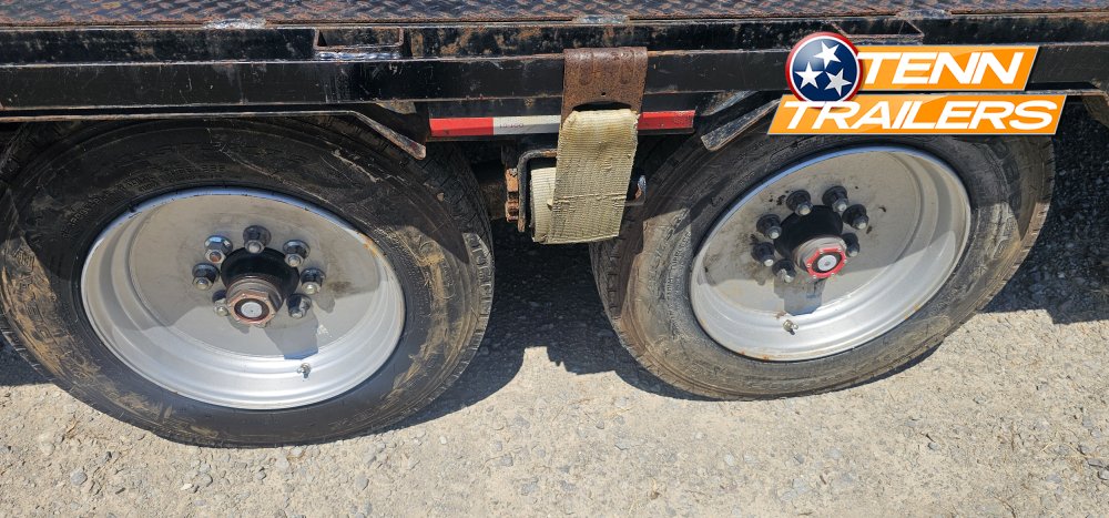 102"x40' Caliber Gooseneck Flatbed