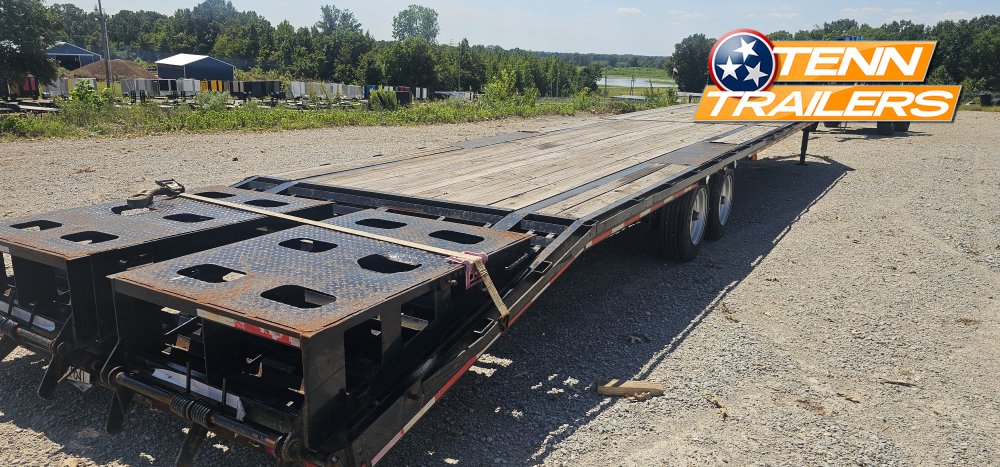 102"x40' Caliber Gooseneck Flatbed