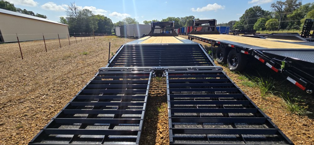 102"x25' Load Trail Gooseneck Flatbed