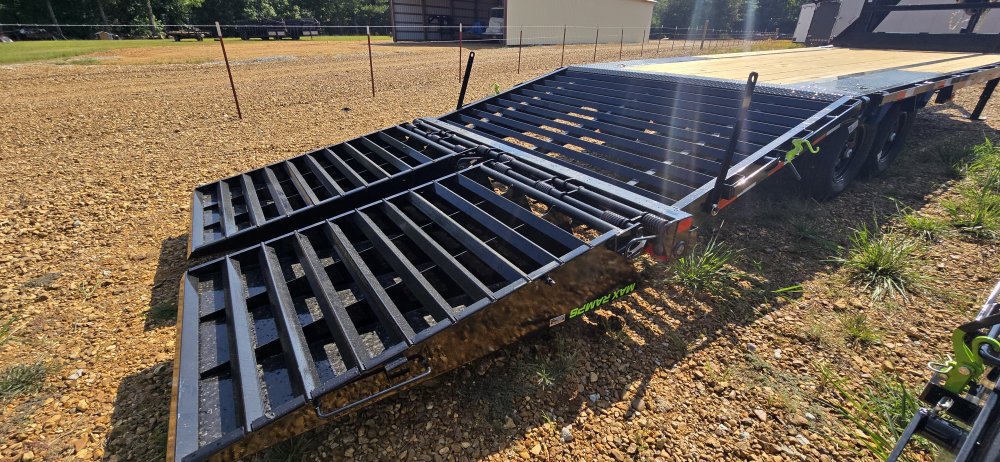 102"x25' Load Trail Gooseneck Flatbed
