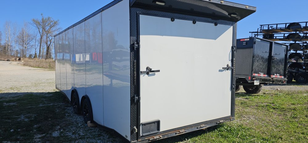 8' 5"x24' Luxe MFG Enclosed