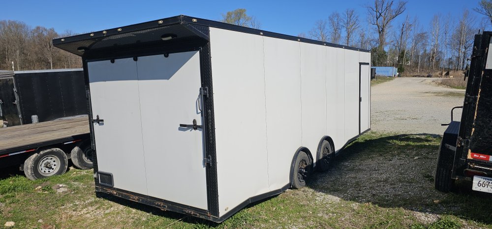 8' 5"x24' Luxe MFG Enclosed