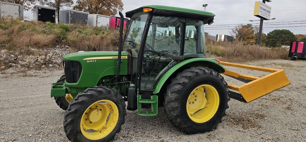 John Deere 5055e Tractor 2073.3 HR