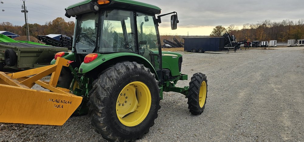 John Deere 5055e Tractor 2073.3 HR