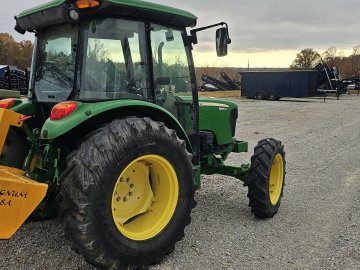 John Deere 5055e Tractor 2073.3 HR