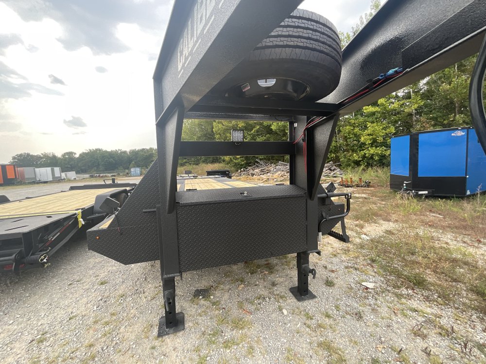 102" x 30' Caliber Gooseneck 24k