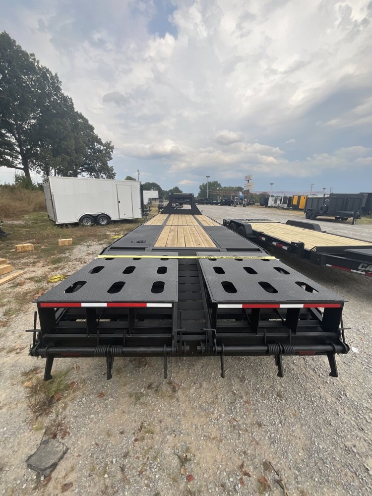 102" x 30' Caliber Gooseneck 24k