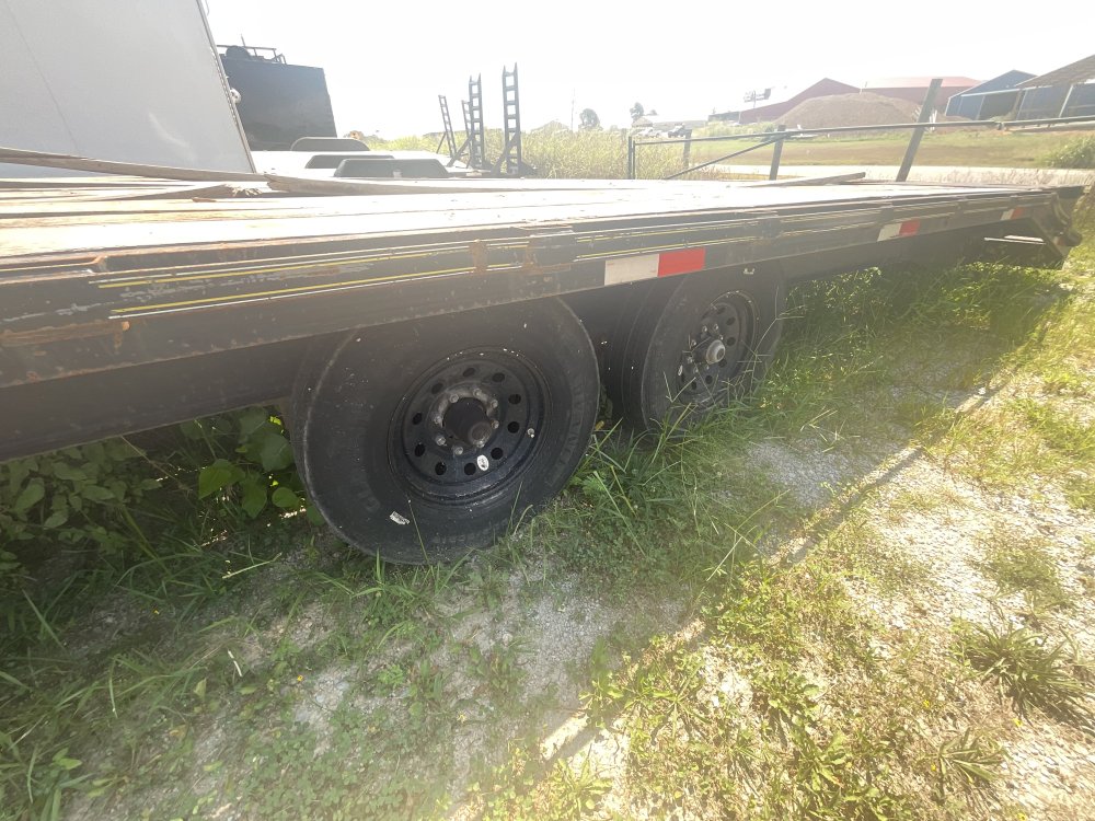 102"x40' TRAIL MAXX Gooseneck Flatbed