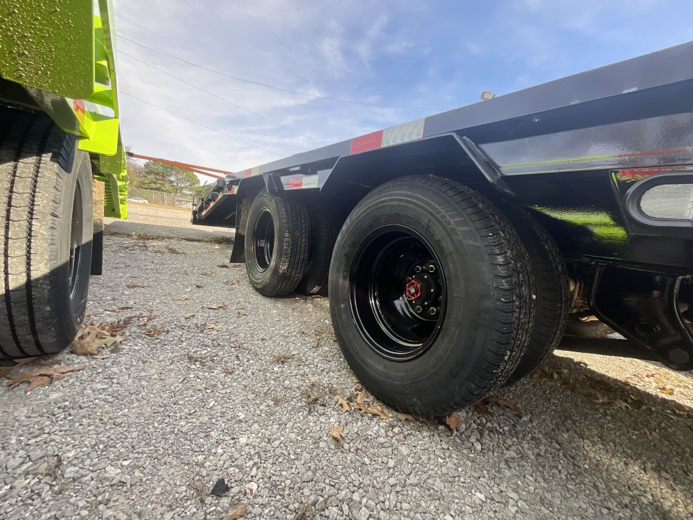 102"x32' Load Trail Gooseneck Flatbed