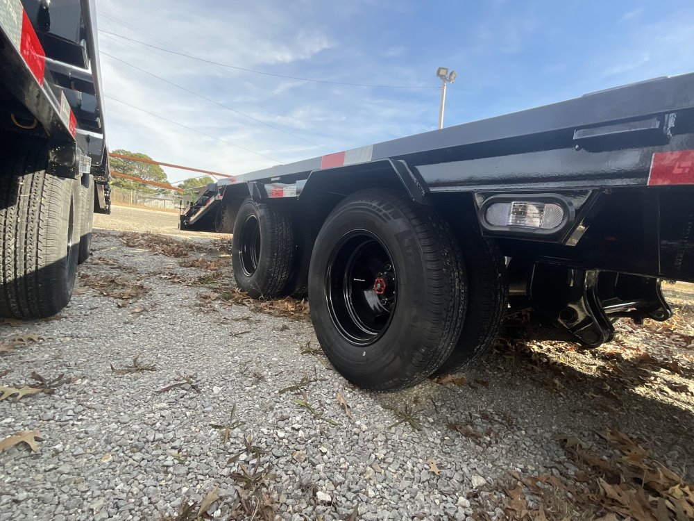 102"x30' Load Trail Gooseneck Flatbed