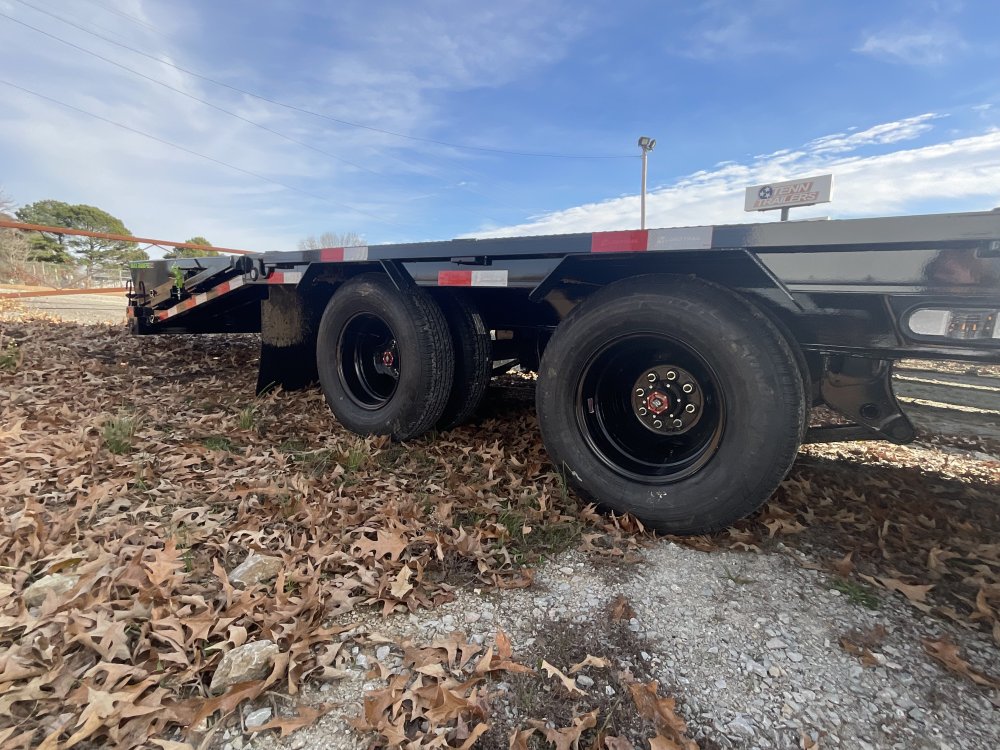 102"x28' Load Trail Gooseneck Flatbed
