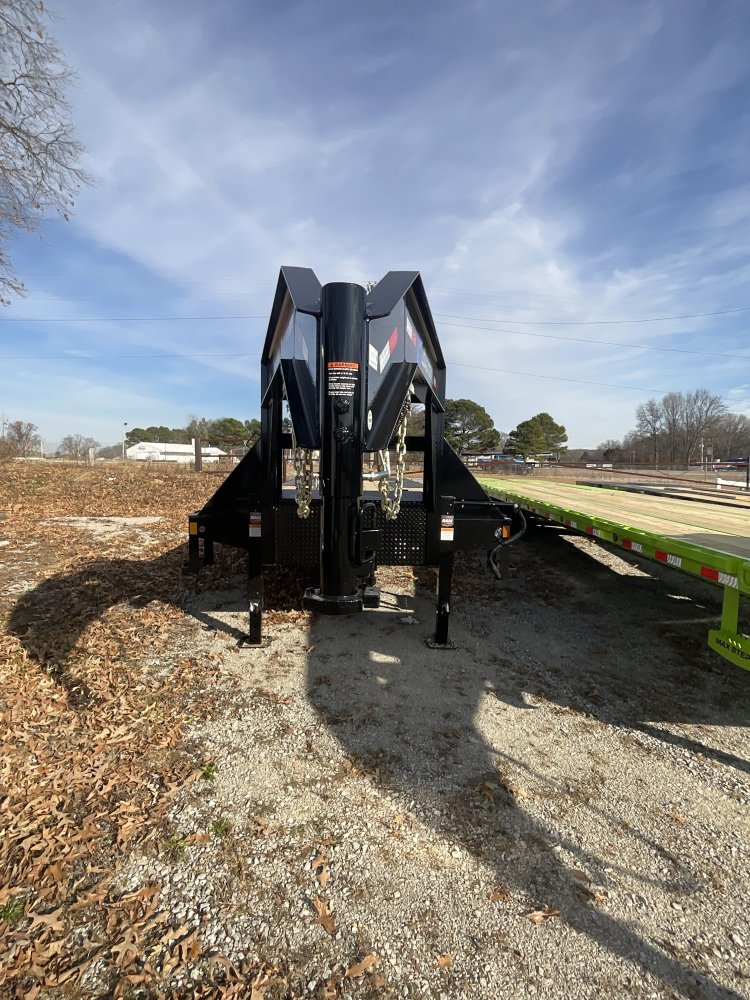 102"x28' Load Trail Gooseneck Flatbed