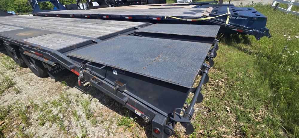 102"x40' East Texas Gooseneck Flatbed