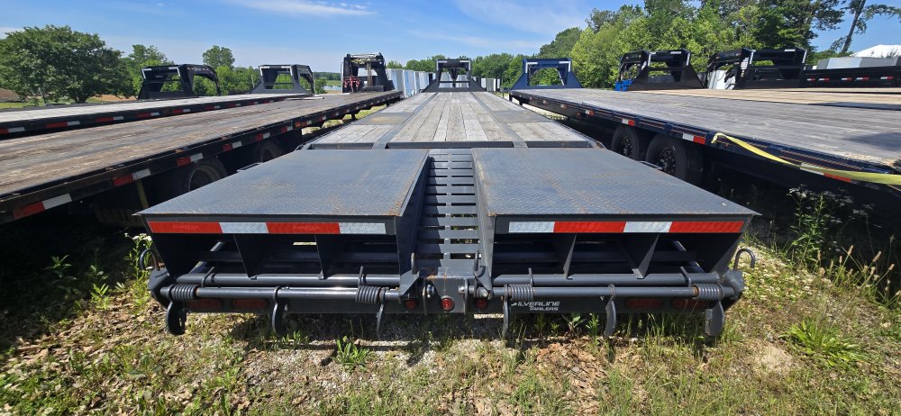 102"x40' East Texas Gooseneck Flatbed