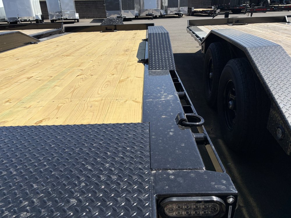 2027 20' x8' 6" Maxx-D T6X Power Tilt 14K