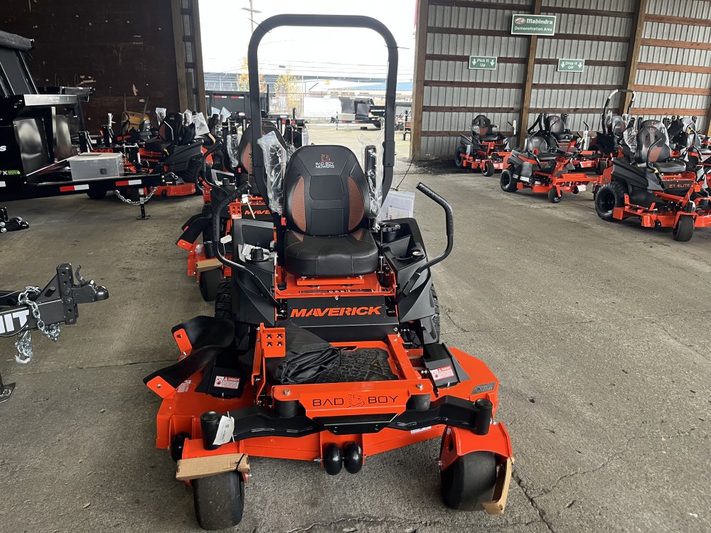 2026 MAVERICK 60" Kawasaki 726cc, 24 hp FS730 Lawn Mower Side Discharge