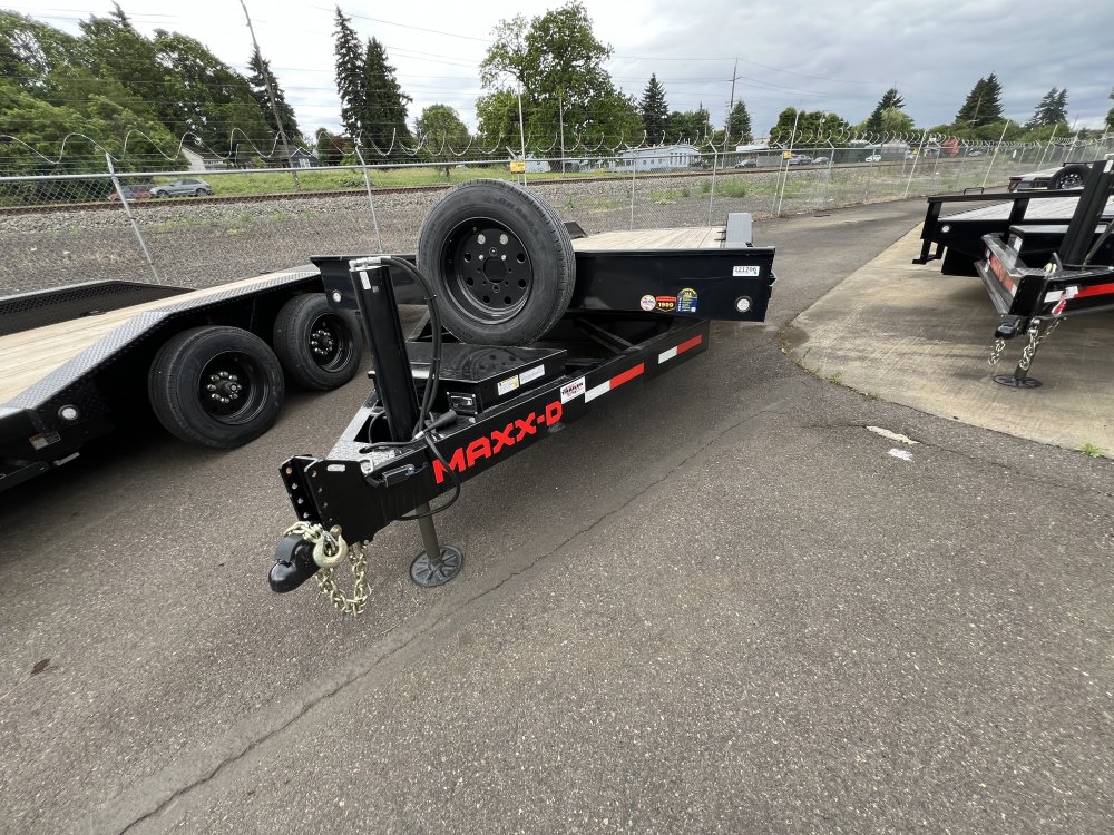 2025 24' x8' 6" MAXX-D T8X 8" POWER EQUIPMENT TILT 17.5K