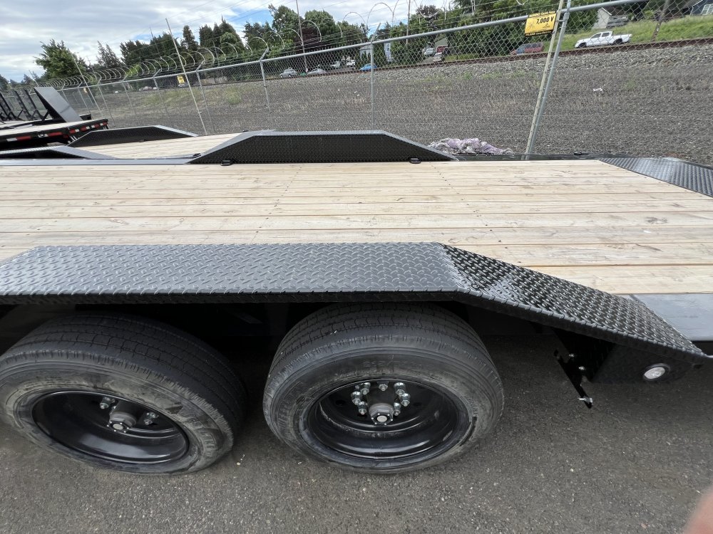 2025 24' x8' 6" MAXX-D T8X 8" POWER EQUIPMENT TILT 17.5K