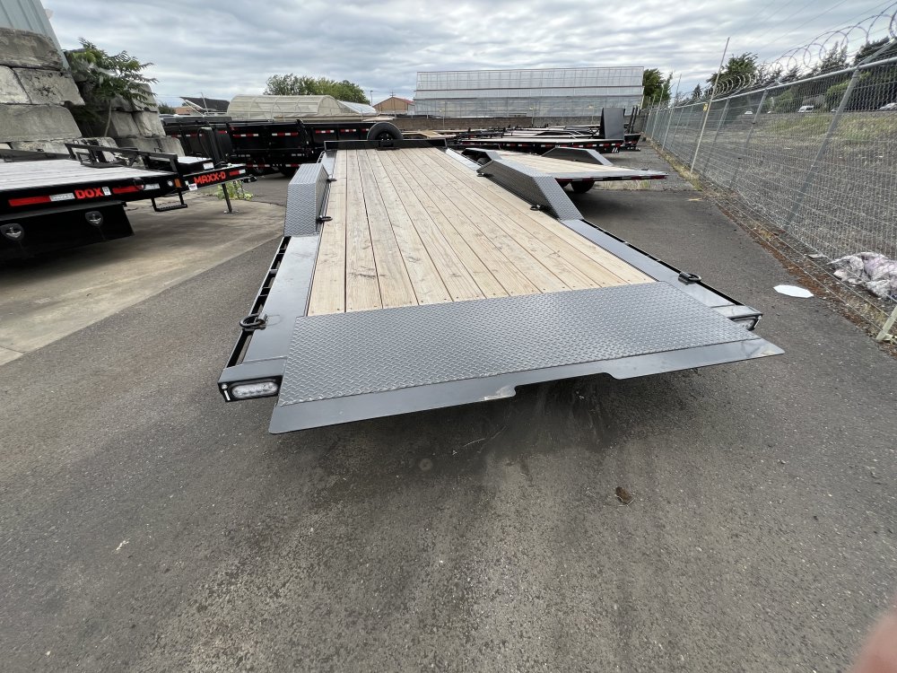 2025 24' x8' 6" MAXX-D T8X 8" POWER EQUIPMENT TILT 17.5K