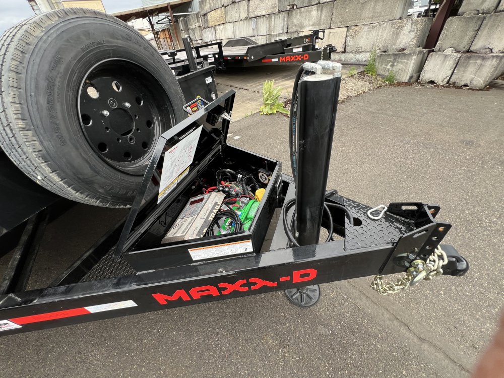 2025 24' x8' 6" MAXX-D T8X 8" POWER EQUIPMENT TILT 17.5K