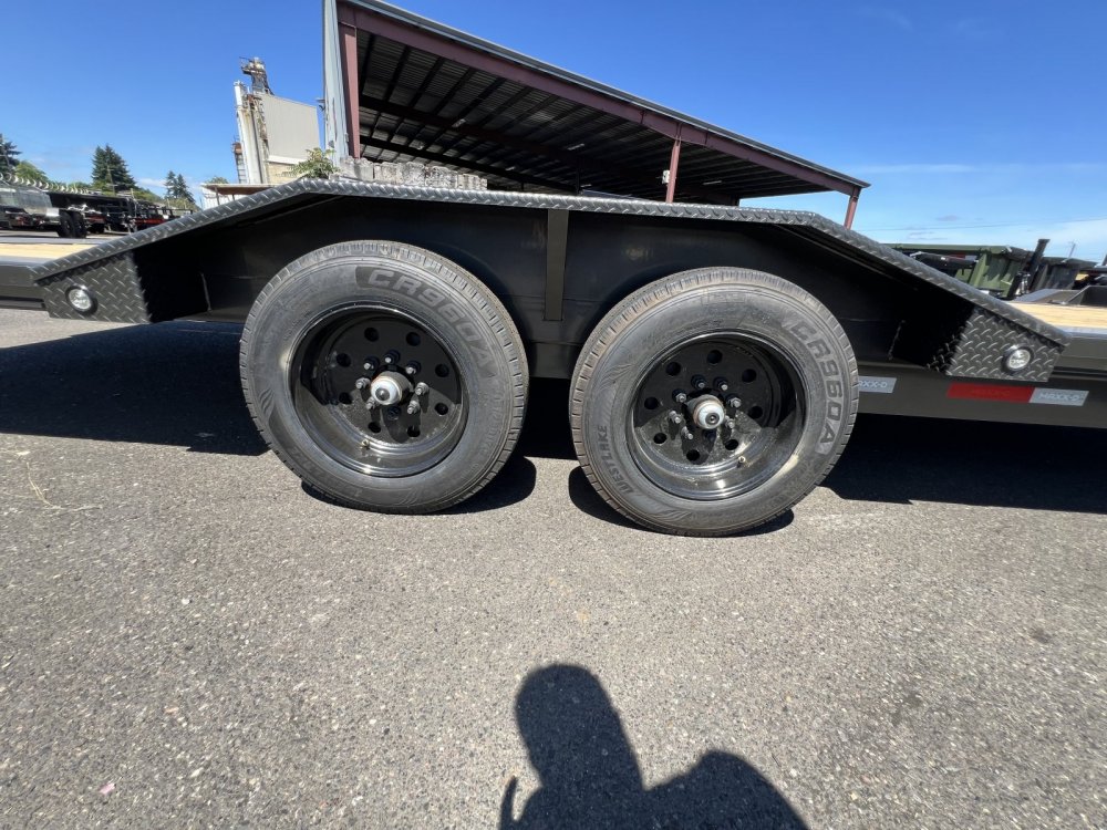 2026 24' x8' 6" MAXX-D T8X 8" POWER EQUIPMENT TILT 17.5K