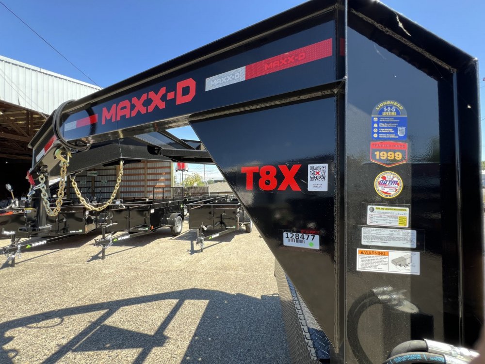 Gooseneck 2026 24' x102" MAXX-D T8X 8" POWER EQUIPMENT TILT 18K