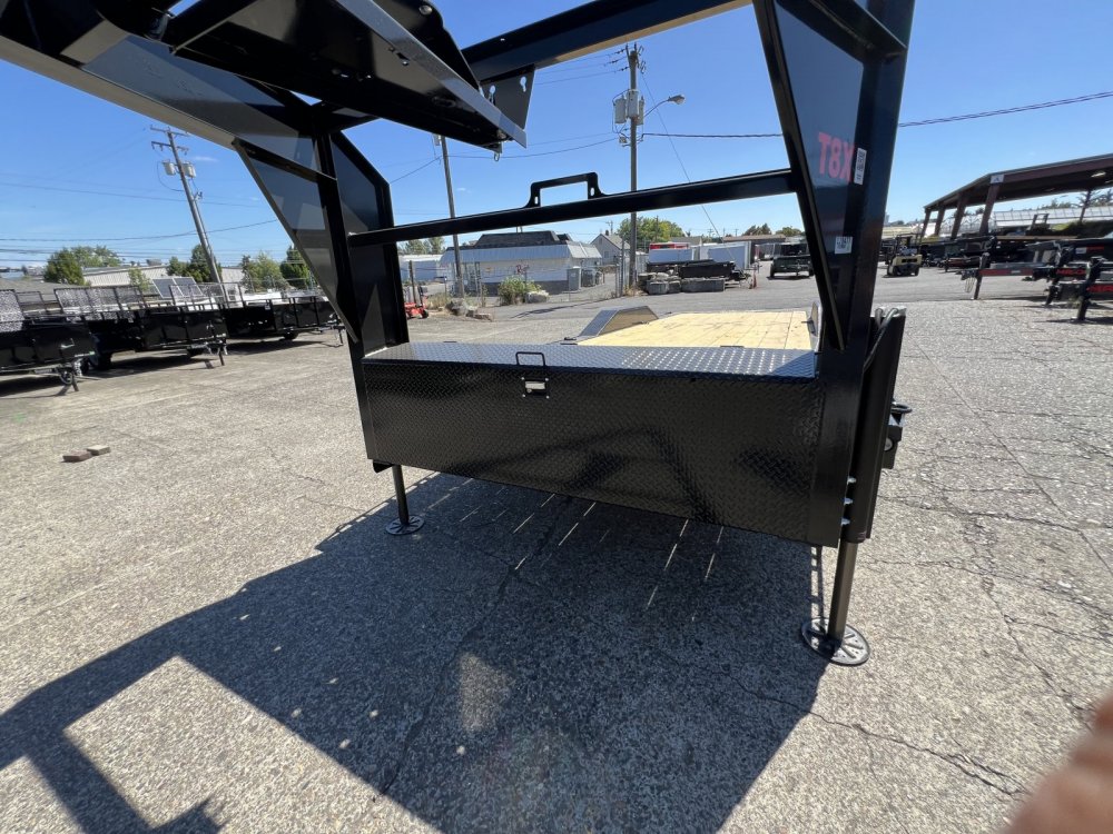Gooseneck 2026 24' x102" MAXX-D T8X 8" POWER EQUIPMENT TILT 18K