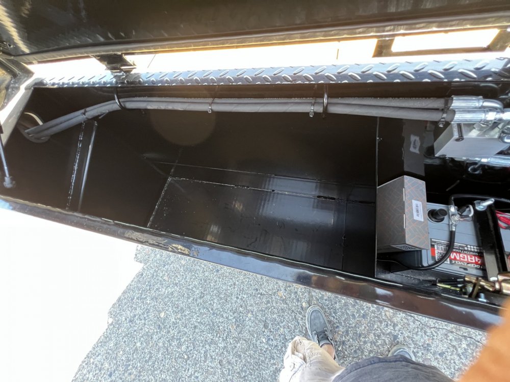 Gooseneck 2026 24' x102" MAXX-D T8X 8" POWER EQUIPMENT TILT 18K