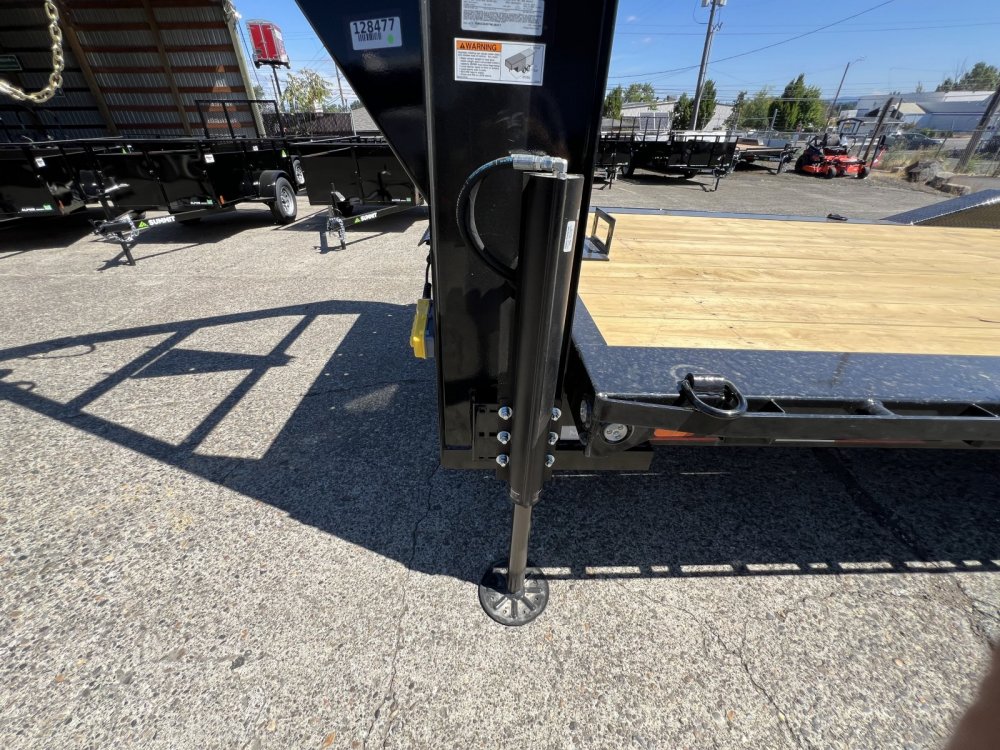 Gooseneck 2026 24' x102" MAXX-D T8X 8" POWER EQUIPMENT TILT 18K