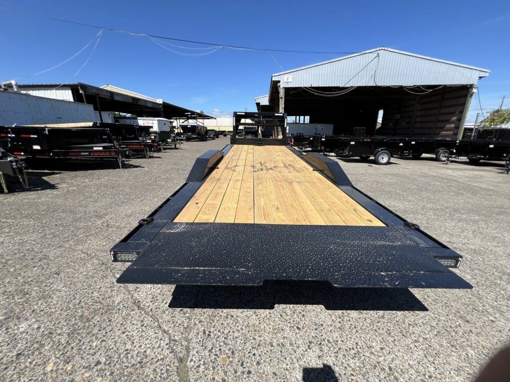 Gooseneck 2026 24' x102" MAXX-D T8X 8" POWER EQUIPMENT TILT 18K