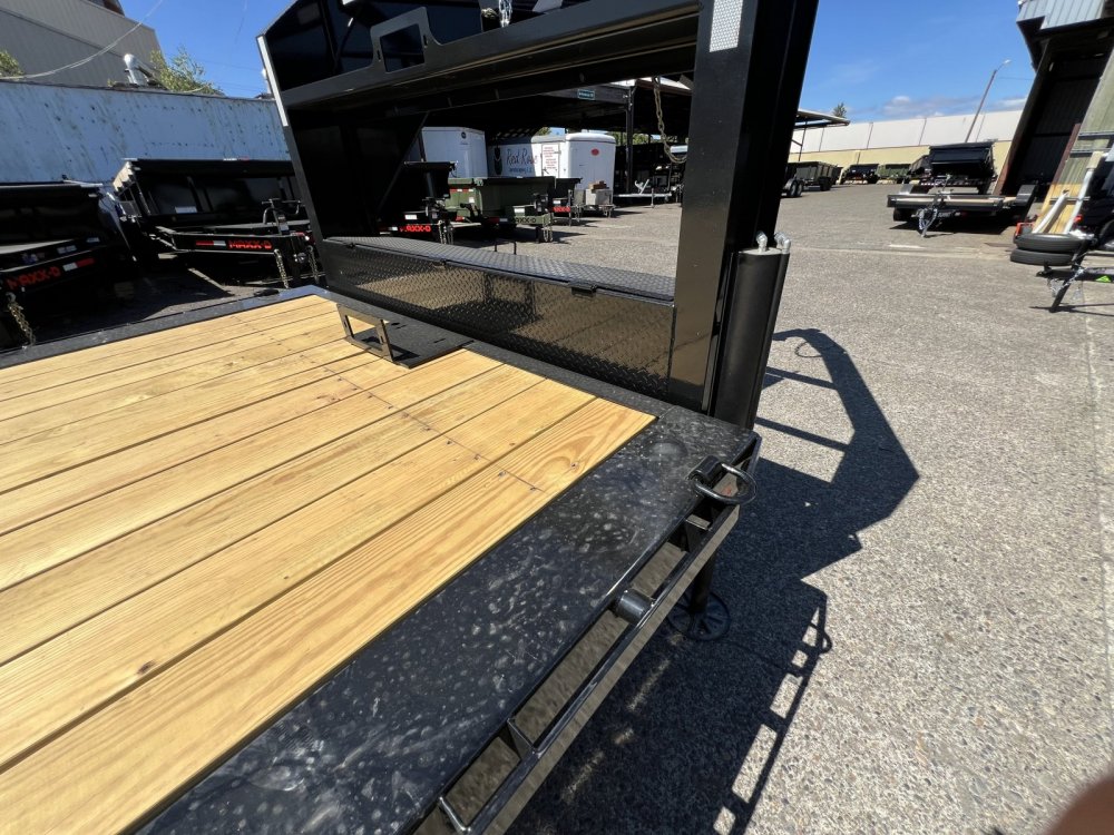 Gooseneck 2026 24' x102" MAXX-D T8X 8" POWER EQUIPMENT TILT 18K
