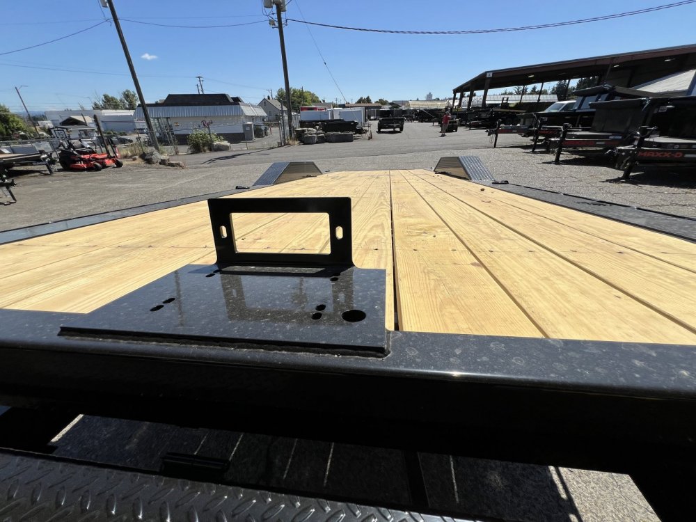 Gooseneck 2026 24' x102" MAXX-D T8X 8" POWER EQUIPMENT TILT 18K