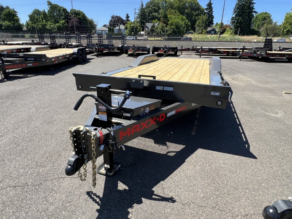 2026 24' x102" MAXX-D T8X 8" POWER EQUIPMENT TILT 17.5K
