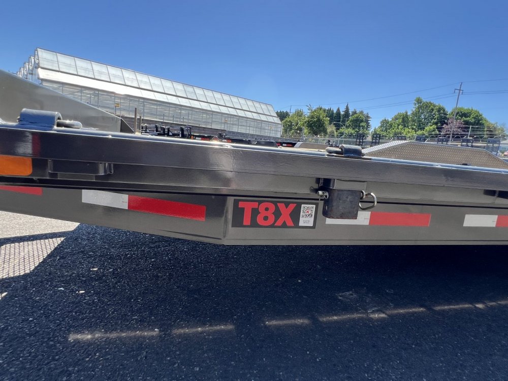 2026 24' x102" MAXX-D T8X 8" POWER EQUIPMENT TILT 17.5K