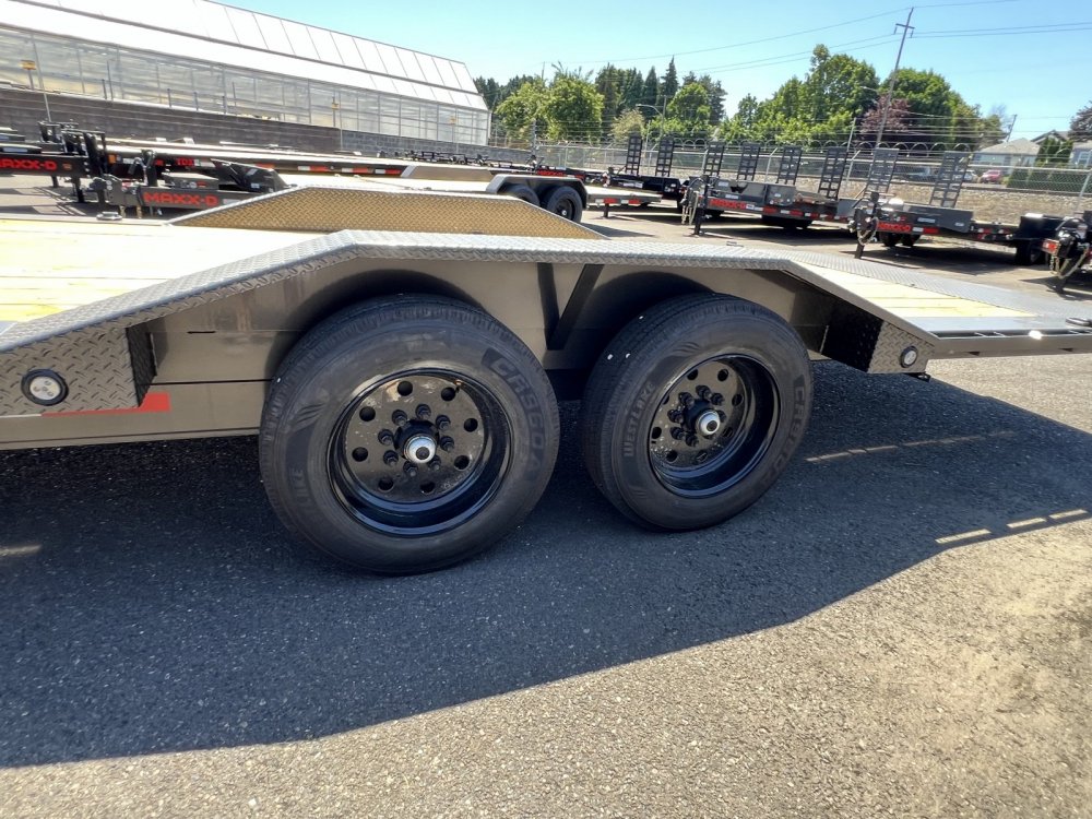 2026 24' x102" MAXX-D T8X 8" POWER EQUIPMENT TILT 17.5K