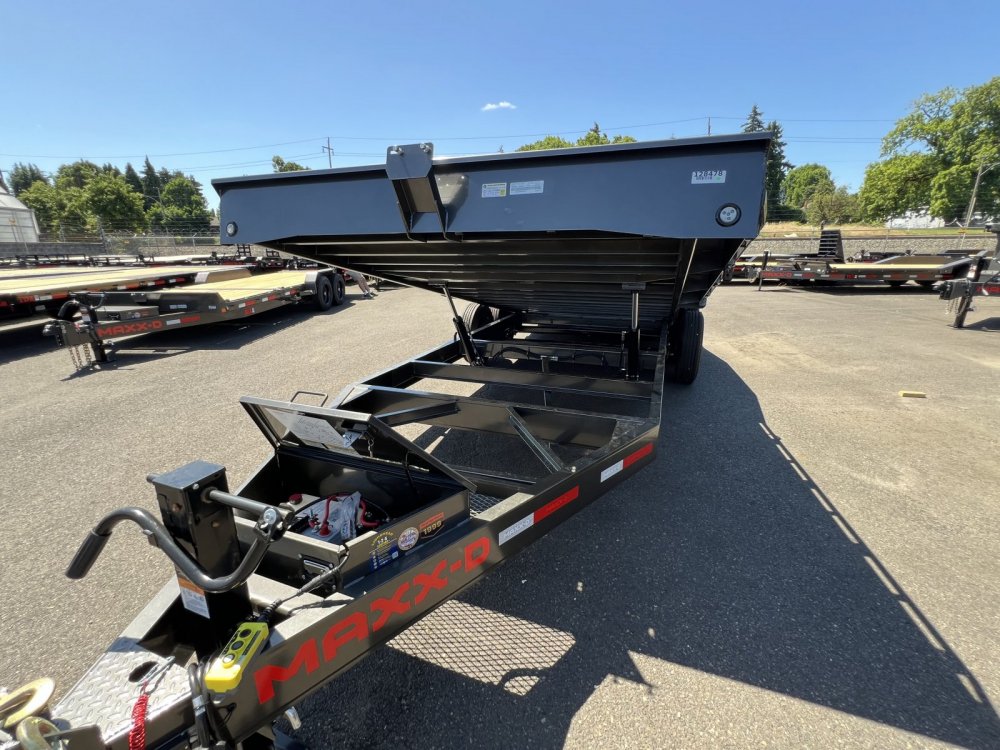 2026 24' x102" MAXX-D T8X 8" POWER EQUIPMENT TILT 17.5K