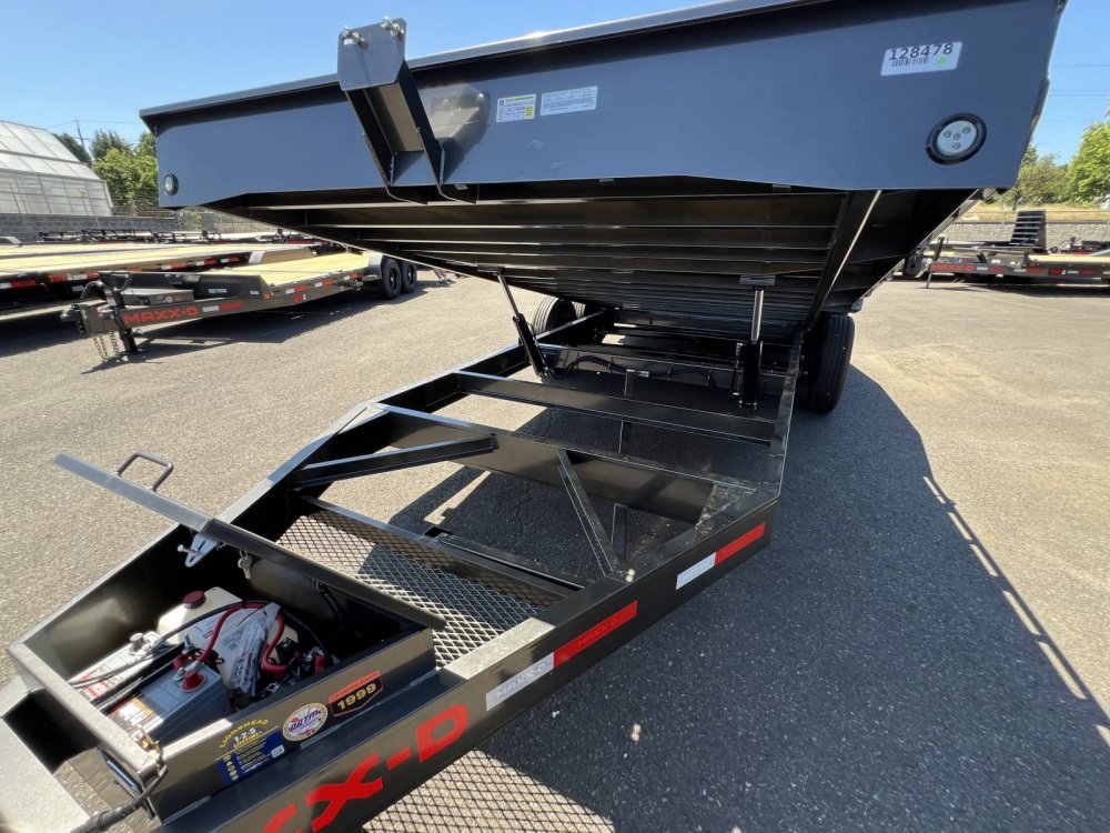 2026 24' x102" MAXX-D T8X 8" POWER EQUIPMENT TILT 17.5K