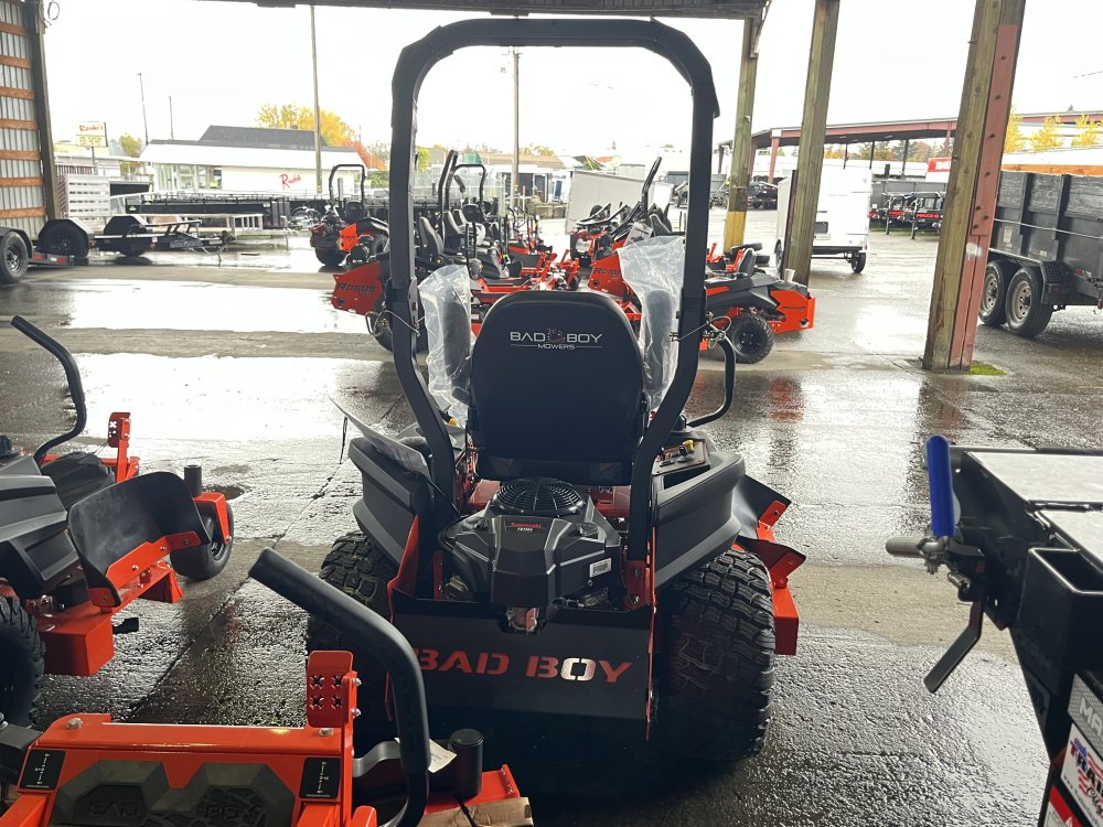 2026 MAVERICK 60" Kawasaki 726cc, 24 hp FR730 Zero Turn Mower Side Discharge