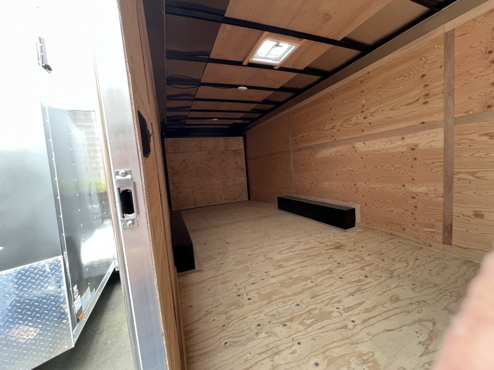 2025 24' x8' 6" Continental Cargo Continental Cargo VHW V-Series Wedge 10K