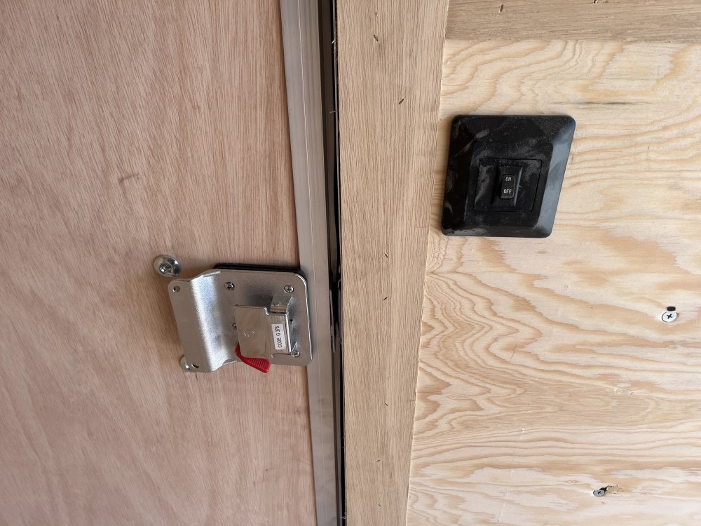 2026 14' x7' Continental Cargo Continental Cargo VHW V-Series Wedge 7K