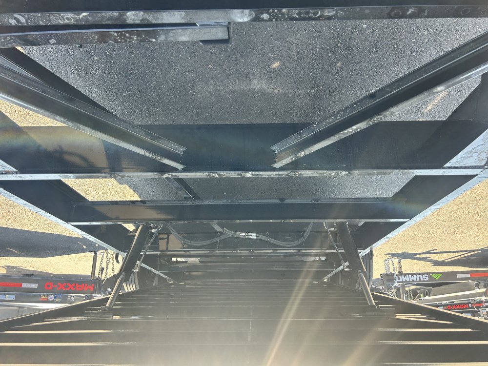 2026 24' x8' 6" MAXX-D T8X 8" POWER EQUIPMENT TILT 17.5K