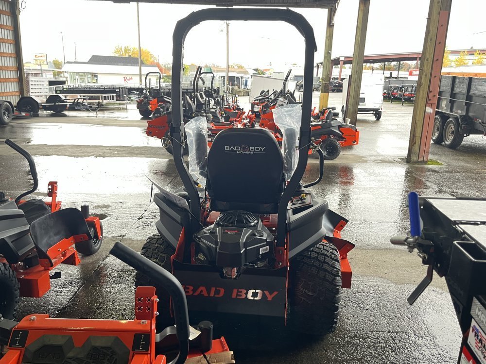 2026 MAVERICK 60" Kawasaki 726cc, 24 hp FS730 Lawn Mower Side Discharge