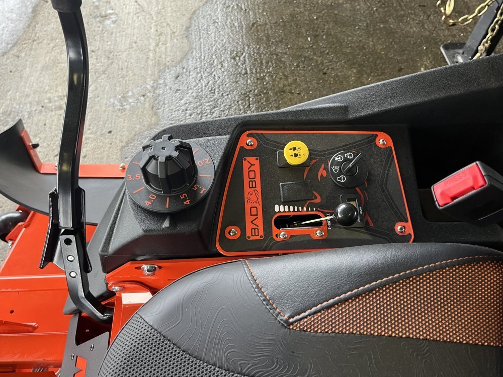 2026 MAVERICK 60" Kawasaki 726cc, 24 hp FS730 Lawn Mower Side Discharge